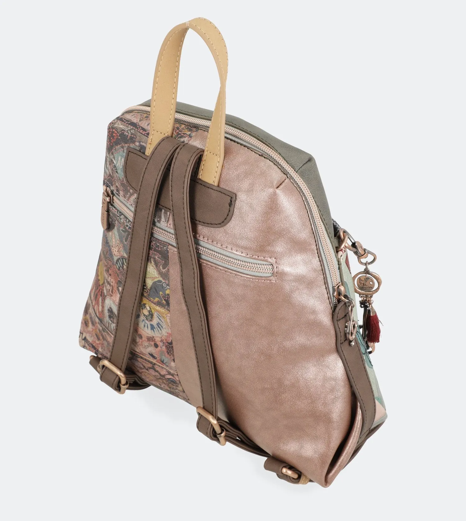 Ixchel Walking backpack with a zip