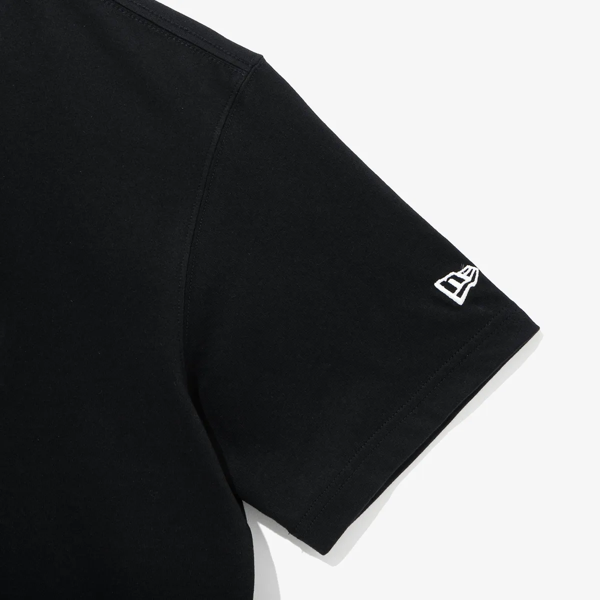 New Era  |Unisex Oversized Logos on the Sleeves Logo T-Shirts