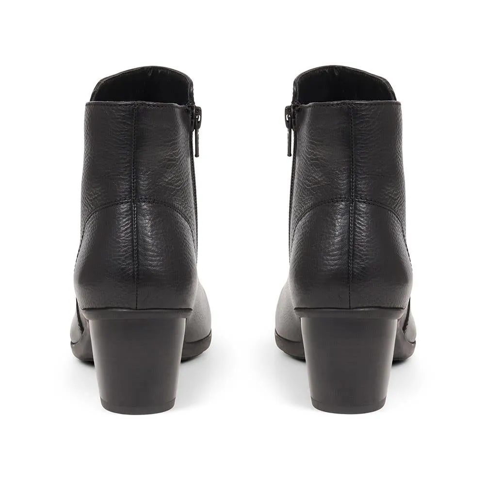 Smart Heeled Ankle Boots - RNB38001 / 324 502