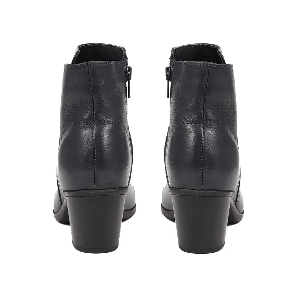 Smart Heeled Ankle Boots - RNB38001 / 324 502